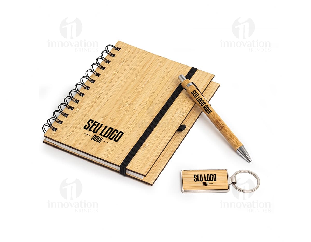 Kit executivo ecológico 3 peças - Perfeito para escritório e reuniões de negócios! Inclui notebook, bloco de notas e caneta sustentável. Ideal para anotações e organização, em uma embalagem elegante. Seja sustentável em seu dia a dia de trabalho.