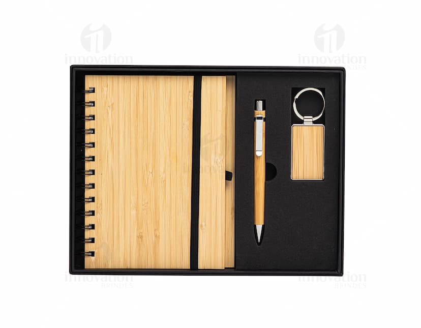 Kit executivo ecológico 3 peças - Caderno ecológico, bloco de notas reciclado e caneta de bambu. Ideal para sua rotina de trabalho, estudos ou reuniões de negócios. Produtos sustentáveis para escritório. Essenciais para organização e anotações. Adquira já o seu!