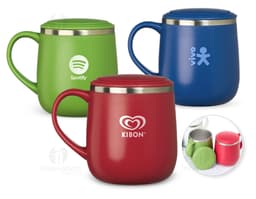Caneca de parede dupla com capacidade de 370ml, ideal para bebidas quentes como chá e café. Feita de cerâmica, na cor