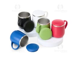 Caneca de parede dupla com capacidade de 370ml, ideal para bebidas quentes como chá e café. Feita de cerâmica, na cor