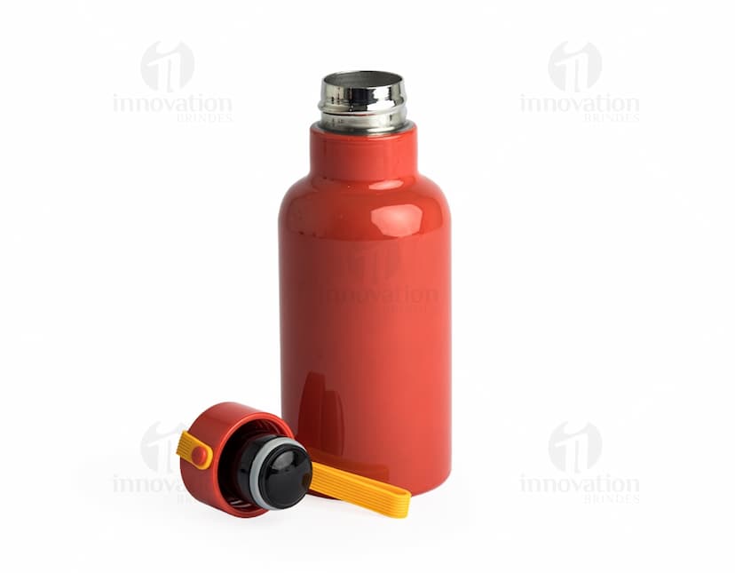 Garrafa térmica 380ml - Mantenha sua bebida sempre fresca e saudável com nossa garrafa térmica de 380ml. Feita em plástico resistente, ela é perfeita para manter a hidratação em dia. Ideal para levar para academia, trabalho ou até mesmo em viagens. Garanta a sua agora e desfrute de bebidas sempre na temperatura certa!
