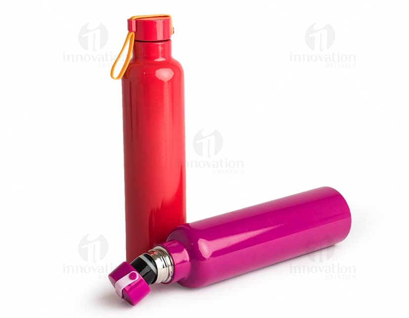 Garrafa térmica 790ml: mantenha sua bebida fresca ou quente por horas. Com design moderno e capacidade de 790ml, ideal para uso diário. Aproveite a praticidade e durabilidade desse acessório de alta qualidade. Ideal para manter a sua hidratação em dia, seja no trabalho, academia ou em viagens. Garanta a sua agora mesmo e desfrute de bebidas na temperatura perfeita a qualquer momento. Qualidade garantida para o seu dia a dia!