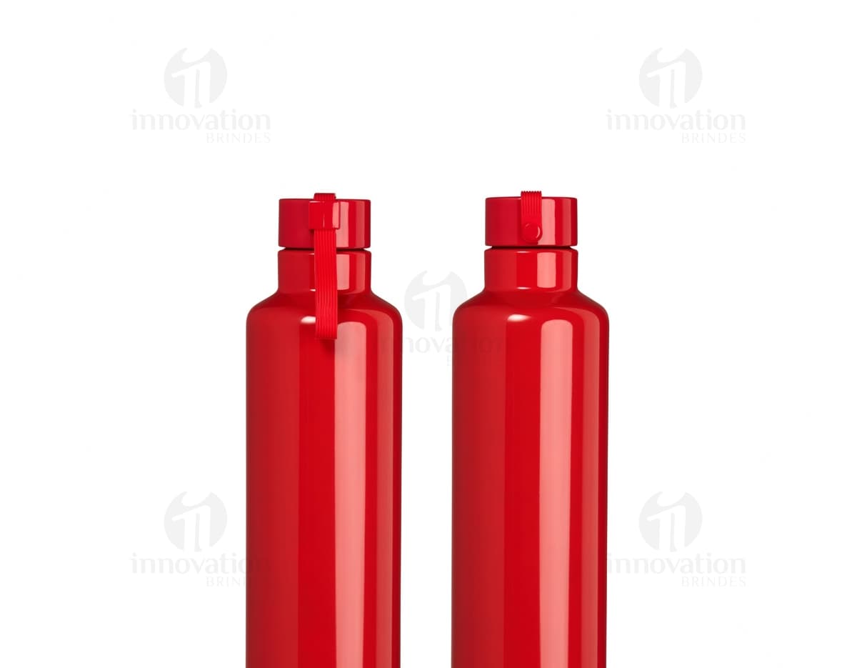 Garrafa Térmica 900ml - Mantenha suas bebidas quentes ou geladas por mais tempo com nossa garrafa térmica de 900ml. Design moderno, alta capacidade e praticidade para te acompanhar no dia a dia. Adquira já e desfrute de bebidas frescas onde quer que esteja!
