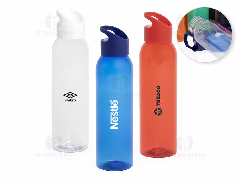 Garrafa Plástica 700ml - Ideal para manter a hidratação em dia! Feita de plástico transparente, possui tampa higiênica e design clean. Perfeita para levar água, sucos e chás. Garanta a sua! Acesse agora e confira!