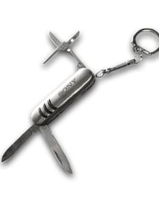 Canivete 3 funções com chaveiro, feito de metal preto com design artístico de um peixe-espada, elemento decorativo em formato de silhueta, estilo vintage com padrões de padrão espiral e borda gráfica, representação 3D realista, ferramenta icônica e coleção de elementos de sucesso em negócios e trabalho, com espaço para texto personalizado.
