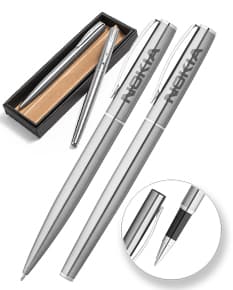 Conjunto de roller e esferográfica de alta qualidade para escrita suave e precisa. Perfeito para uso no escritório, escola ou em casa. Design elegante em metal cromado e preto. Ideal para presentear. Adquira já o seu!