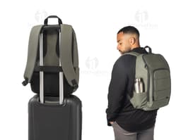 Mochila para notebook em tecido 600D preto, com alças ajustáveis, compartimento acolchoado para notebook e bolsos frontais.