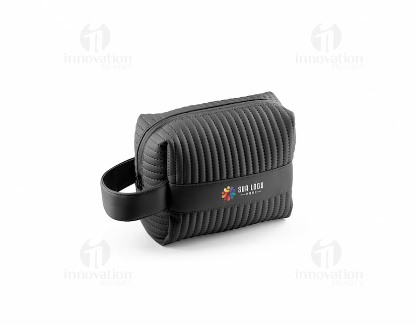 Bolsa de cosméticos em PU moderna e segura, perfeita para organizar seus acessórios de beleza. Feita em material sintético de alta qualidade, essa bolsa é o acessório perfeito para manter seus produtos de beleza sempre protegidos e organizados. Ideal para uso individual e viagens de negócios. Garanta já a sua!