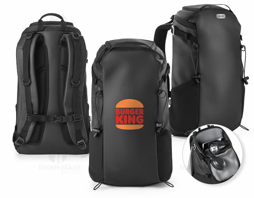 Mochila Hiking em Couro Preto - Ideal para viagens e passeios, essa mochila moderna e elegante é o acessório perfeito para quem busca estilo e praticidade. Com alça de mão, zíperes metálicos e design único, é perfeita para quem quer viajar com conforto e sofisticação. Adquira já a sua e esteja preparado para qualquer aventura!