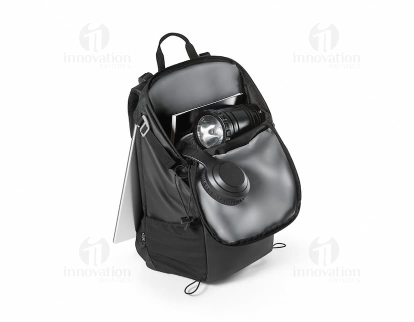 Mochila Hiking em Couro Preto - Ideal para Viagens e Estilo. Mochila em couro moderna e elegante, perfeita para viagens de negócios ou lazer. Com alça confortável, zíper resistente e design único. Adquira já a sua!