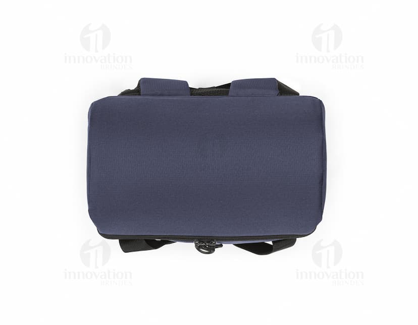 Mochila térmica almofadada em couro preto 3D, moderna, com suporte para dispositivo e equipamentos de negócios. Ideal para armazenamento de objetos, como vestimenta à prova de balas, em ambiente de escritório. Estilo vintage e elegante, confortável e prática para viagens ou uso diário.