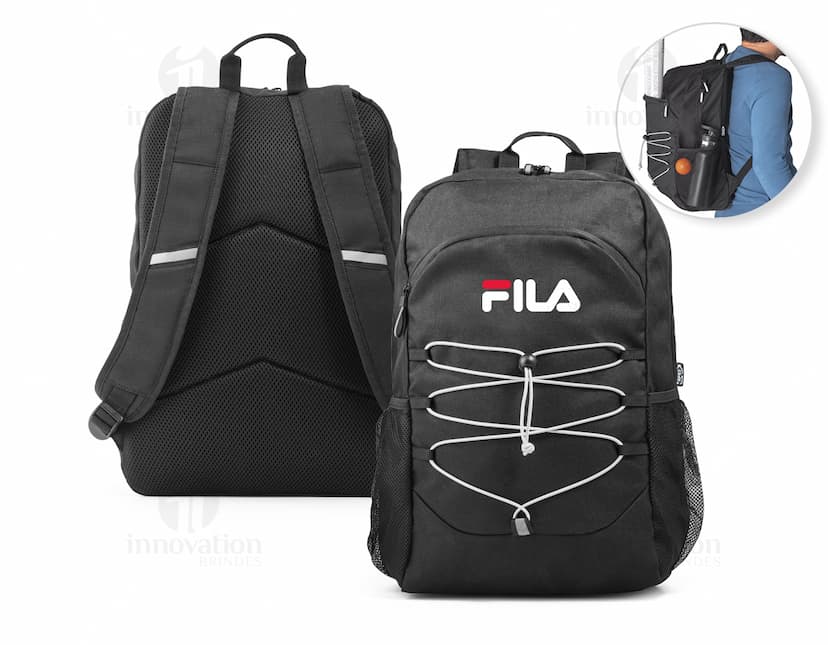Mochila para notebook em couro preto com estilo moderno e elegante. Perfeita para viagens de trabalho ou passeio, oferecendo espaço de armazenamento e segurança com fecho ziper. Ideal para empresários ou estudantes com um toque de luxo e praticidade. Adquira já a sua!