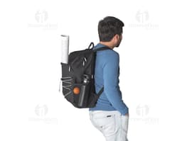 Mochila para notebook em couro preto, elegante e moderna. Ideal para viagens de negócios ou uso diário. Compartimento