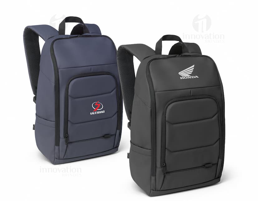 Mochila para notebook - Equipamento moderno e prático para transportar seu dispositivo eletrônico com segurança. Ideal para ambientes de escritório ou home office. Com design elegante em preto e prata, possui compartimentos espaçosos e acolchoados. Perfeita para quem busca praticidade e estilo.