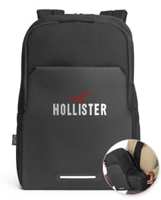 Mochila 2 em 1 preta de couro, com compartimentos para dispositivos eletrônicos, como câmera, projetor e computador. Inclui adaptador, cabos e carregador. Ideal para uso profissional e pessoal, com design moderno e elegante.