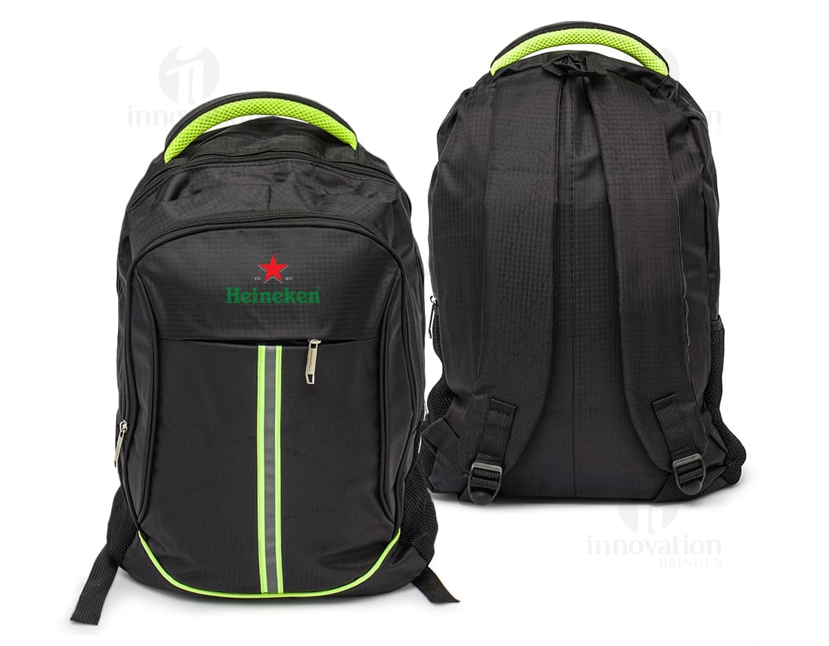 Mochila em nylon 30 litros - Moderna e elegante, ideal para viagens e passeios. Espaçosa e prática, perfeita para armazenar seus pertences com segurança. Adquira já a sua!