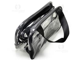 Nécessaire PVC preto, moderno e elegante, ideal para guardar acessórios e equipamentos de viagem, como itens de saúde e