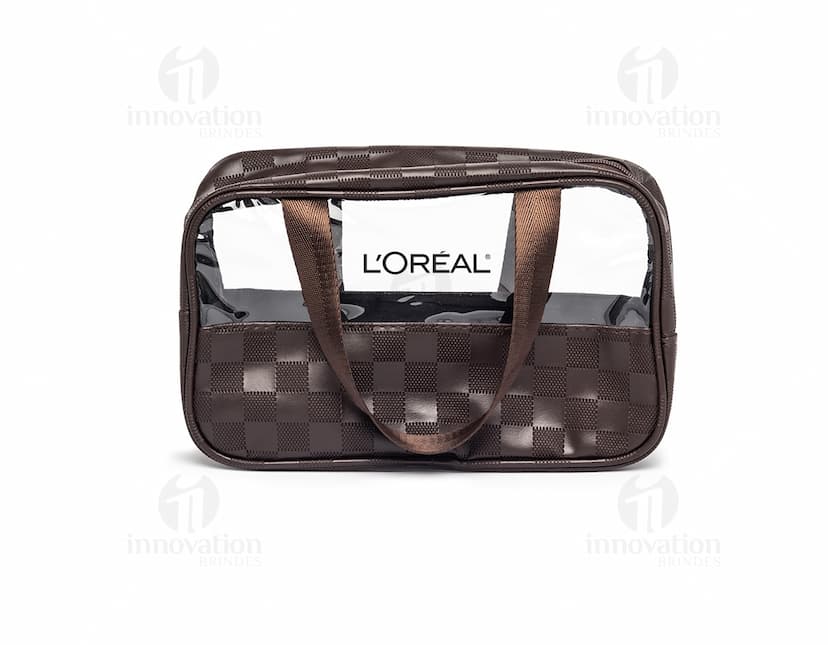 Necessaire PVC impermeável preta com design moderno e elegante. Ideal para transportar seus acessórios com estilo e proteção. Item indispensável para quem busca praticidade e organização em viagens e no dia a dia. Adquira já o seu!