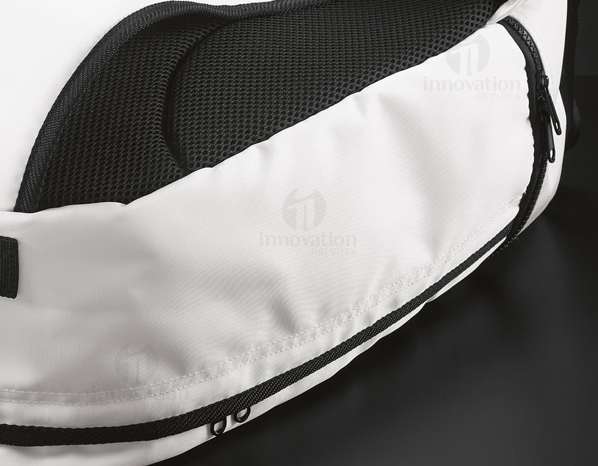 Mochila em 290t poliéster: moderna e prática para seus momentos de aventura. Feita com tecnologia de ponta, essa mochila é o acessório ideal para sua rotina. Aproveite!