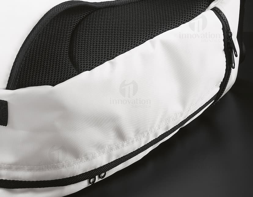 Mochila em 290t poliéster: moderna e prática para seus momentos de aventura. Feita com tecnologia de ponta, essa mochila é o acessório ideal para sua rotina. Aproveite!