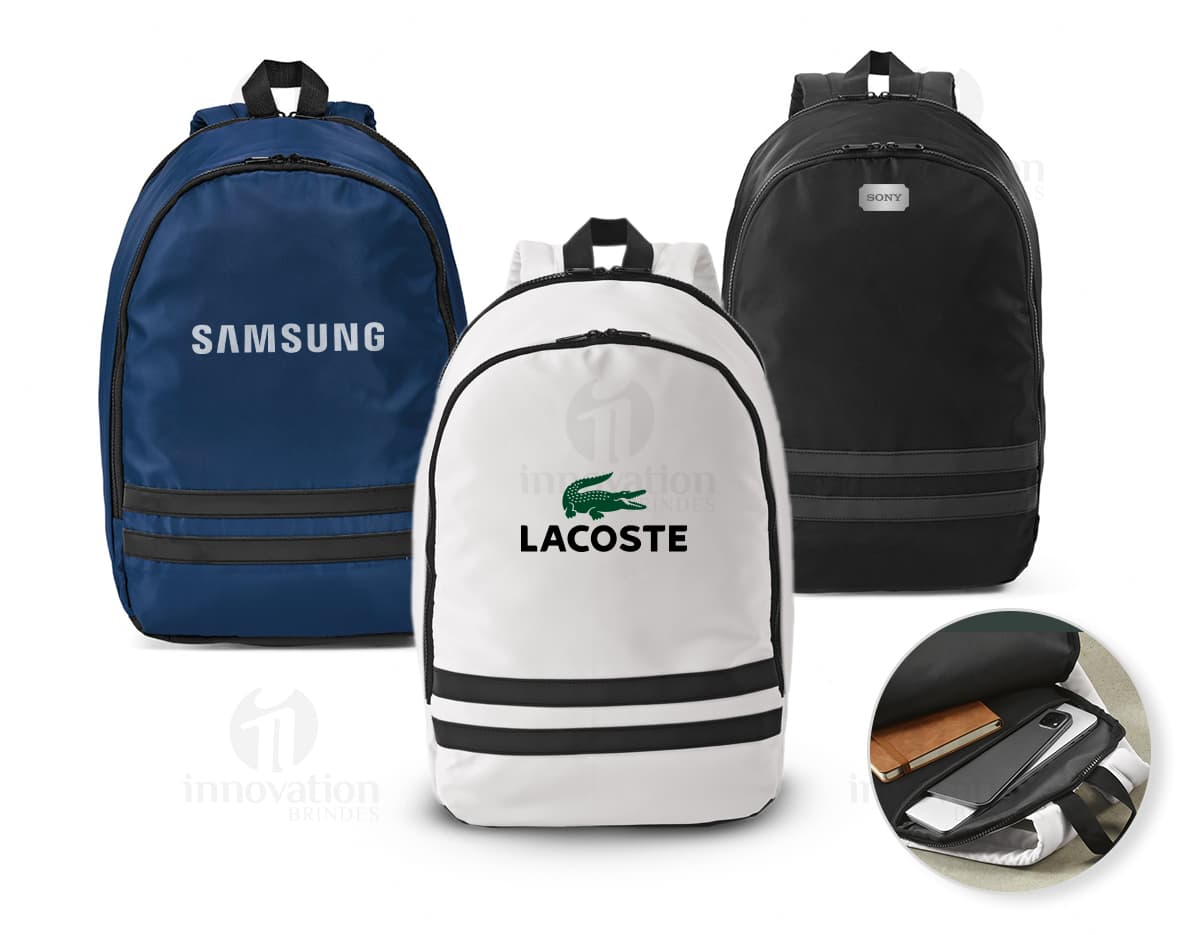 Mochila em 290T preta de couro, com alças de nylon e fecho de zíper. Ideal para viagens, esportes e uso casual. Perfeita para carregar objetos pessoais e equipamentos.