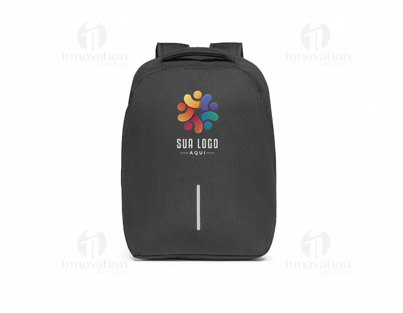 Mochila com sistema antirroubo em preto, com design moderno. Equipada com dispositivo de conexão, rodas, alça de metal e compartimento para laptop. Ideal para viagens de negócios e armazenamento seguro de equipamentos eletrônicos.