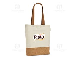 Sacola de compras feita de 70% algodão reciclado, com textura castanha de juta, vazia e sem ninguém por perto. Na sacola há