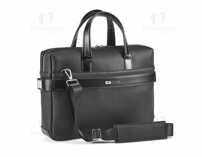 Pasta executiva em couro sintético preto - Luxuosa e segura, a pasta perfeita para negócios. Com fecho de combinação, alça resistente e design elegante. Acessório de estilo e praticidade para executivos. Ideal para guardar documentos e objetos com segurança. Aproveite para adquirir a sua!