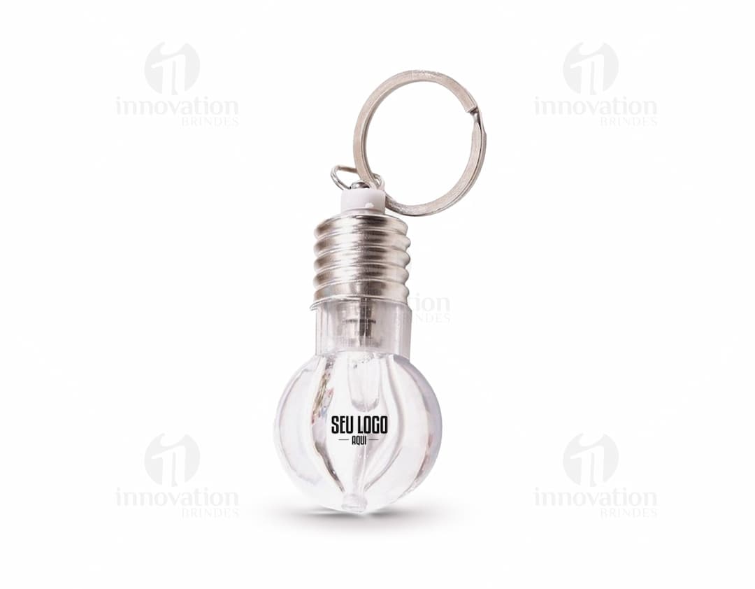 Chaveiro lampada transparente com formato de lâmpada, metal prateado e detalhes em amarelo.