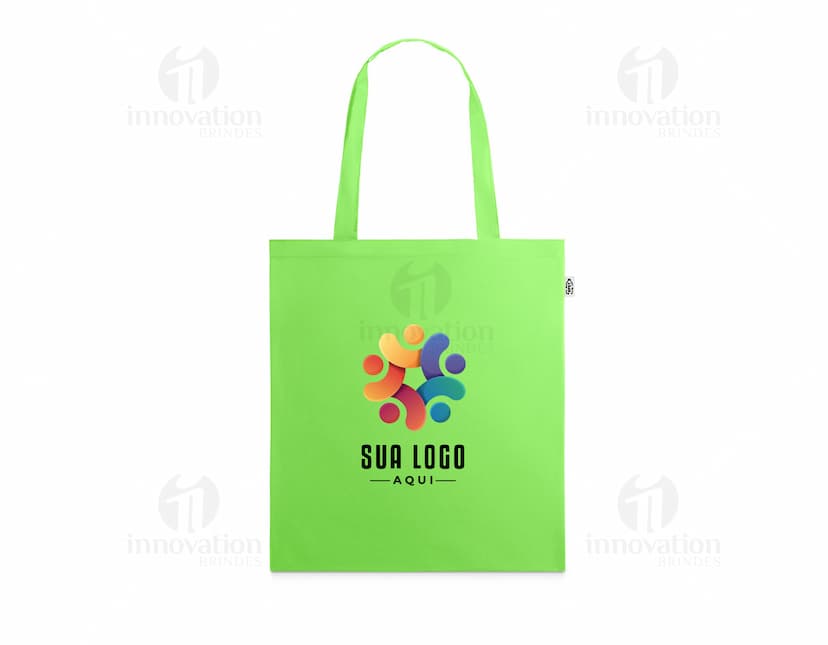 Saco em rPET 190T colorido com estampa moderna, ideal para compras no shopping. Possui alça resistente, design elegante e é feito de material reciclado.