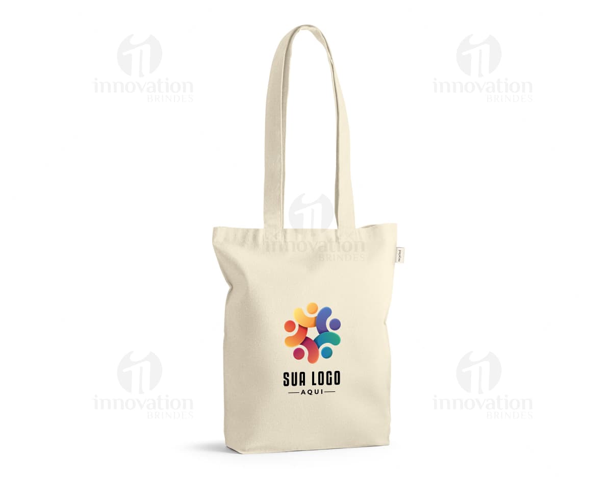 Sacola em algodão reciclado marrom, com alça de couro e fecho de metal. Ideal para compras ou como acessório de moda elegante e casual. Objeto moderno e seguro, com design elegante e luxuoso.