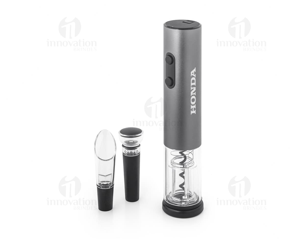 Conjunto de saca-rolhas elétrico em metal brilhante e plástico preto, com acessórios para manicure e dispositivos de higiene e beleza, incluindo batom, perfume, esmalte de unha e escova.