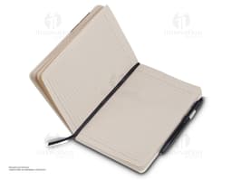 Caderno de anotações em 3D com capa preta e listras amarelas. Páginas em branco e texto escrito com caneta. Objeto de escrita