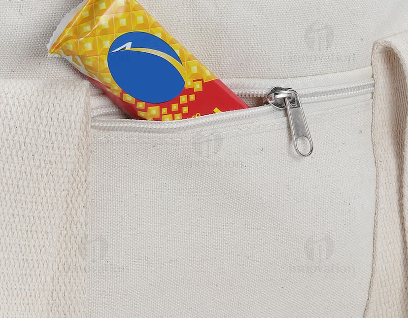 Bolsa térmica em algodão com fecho de metal, segurança, alça e design prateado. Ideal para manter a temperatura dos alimentos.