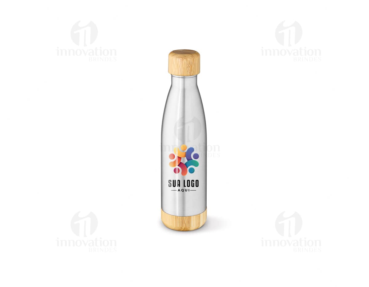 Garrafa em aço inox vazia, transparente e limpa, com tampa de rosca. Objeto de metal, resistente e saudável, ideal para armazenar líquidos como água, sucos e bebidas alcoólicas. Perfeito para manter a bebida fresca e balanceada.