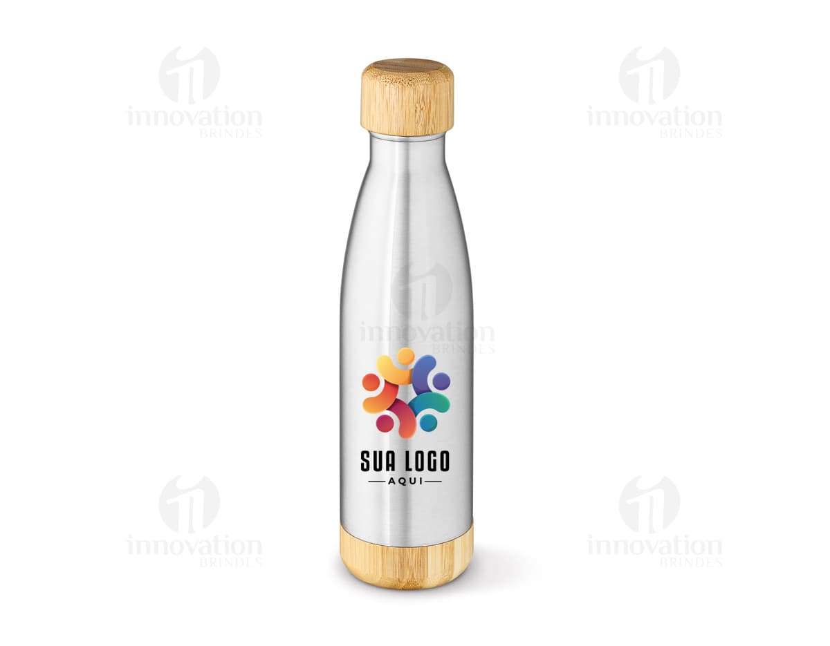 Garrafa em aço inox contendo líquido transparente, sendo um recipiente de vodka. A garrafa está vazia e tem um design limpo e transparente.