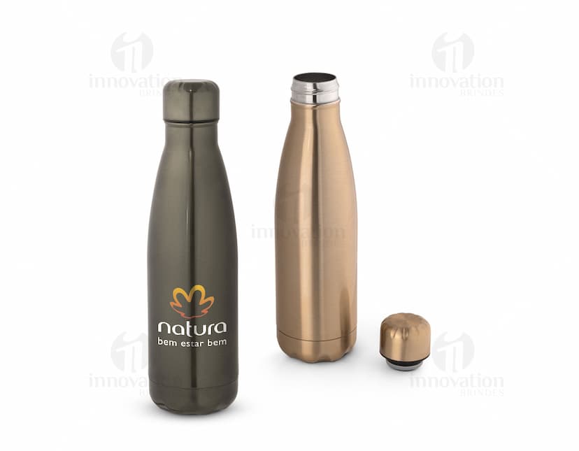 Bebida alcoólica em garrafa de aço inox, com rótulo, copo de vidro, líquido, comemoração, bar, vazio, transparente, festa, refrescante, objeto, celebração, luxo, vinho, cerveja, champagne, vodka, álcool, festivo, limpo, frio, reflexo, capacidade, contêiner, garrafas, bebida, restaurante, tampa, jarra, cor amarela, plástico, brilhante, fresco, bolhas, líquido engarrafado, água mineral.