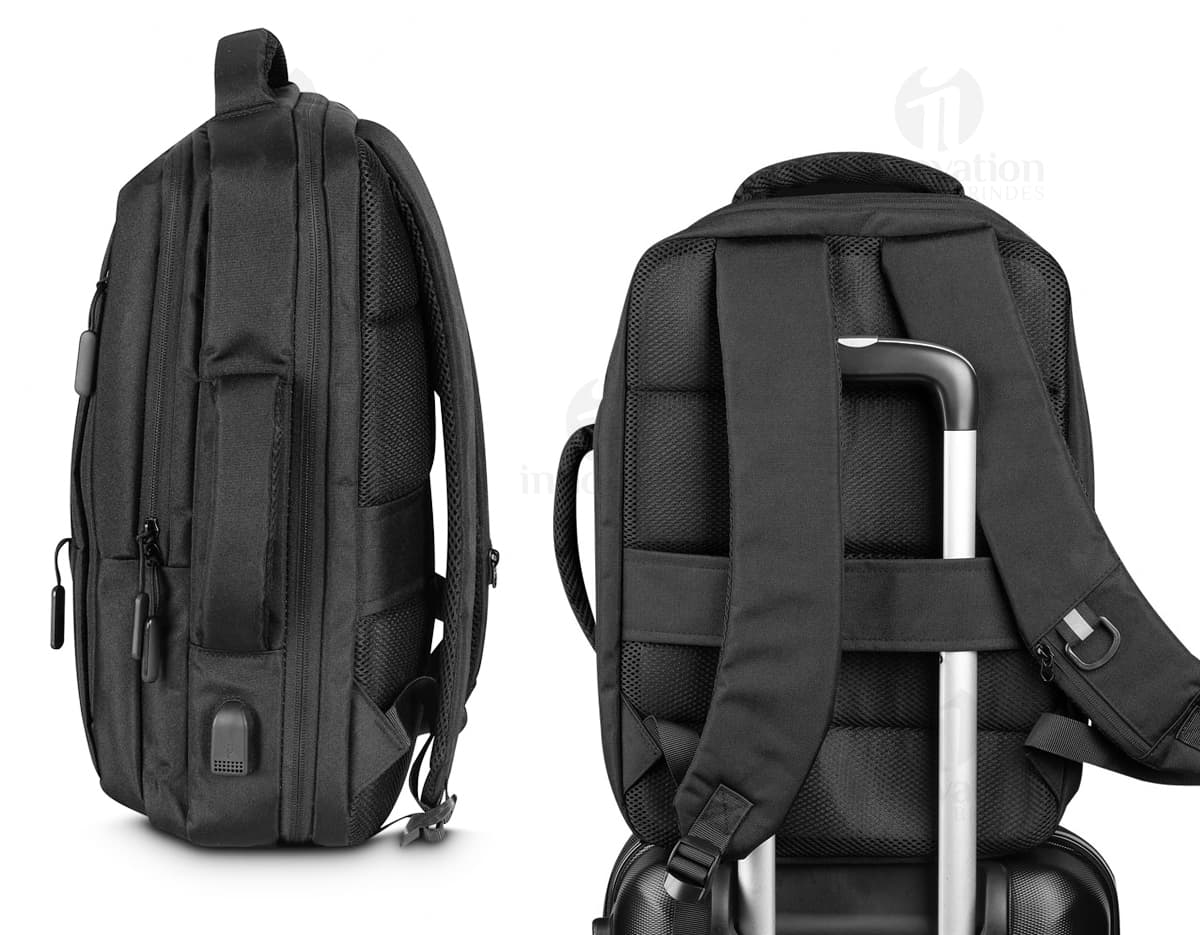 Mochila pasta para notebook preta, ideal para viagens de negócios ou uso diário. Feita de couro e com compartimentos espaçosos para guardar equipamentos e objetos pessoais. Modelo masculino segurando a mochila nas costas.