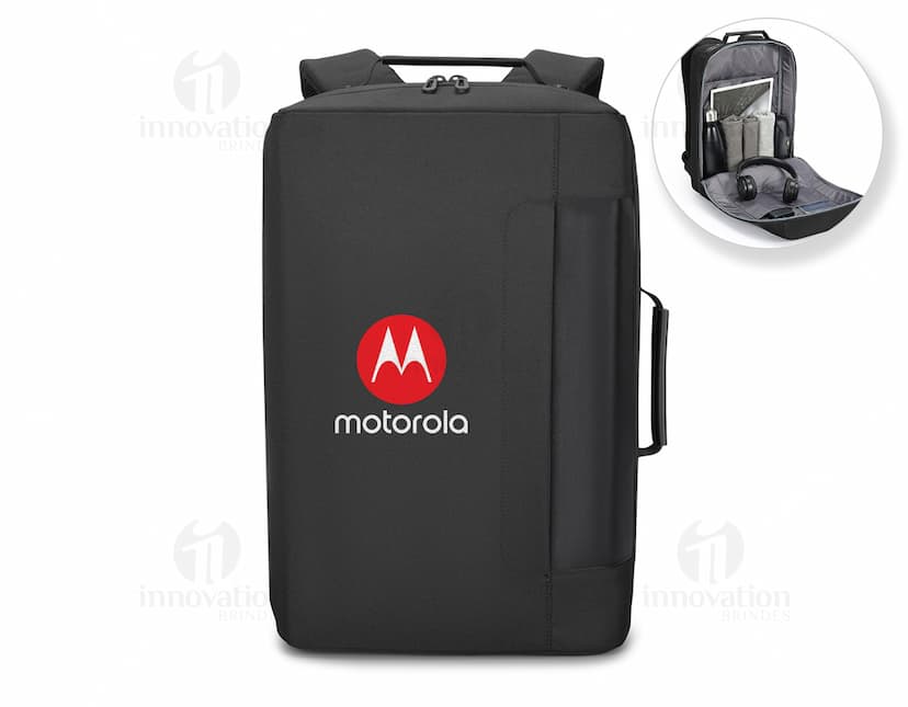 Mochila/Pasta para Notebook Premium preta, feita de couro, com compartimentos para device e equipamentos eletrônicos, como notebook, câmera, telefone e bateria. Ideal para armazenar e transportar com segurança seus objetos de tecnologia e trabalho.