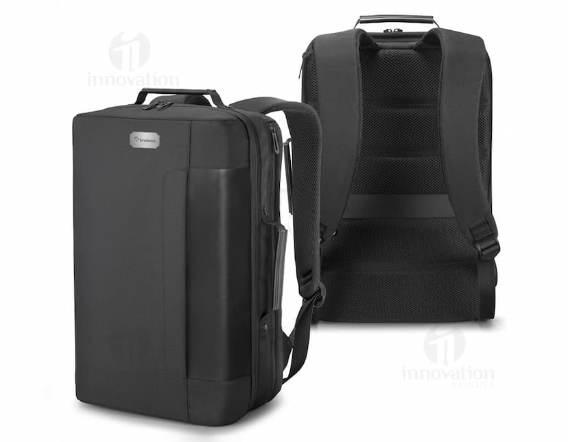 Mochila/Pasta para Notebook Premium em couro preto, moderna, com alça, fecho de metal, design profissional e espaçoso para armazenar equipamentos de tecnologia.