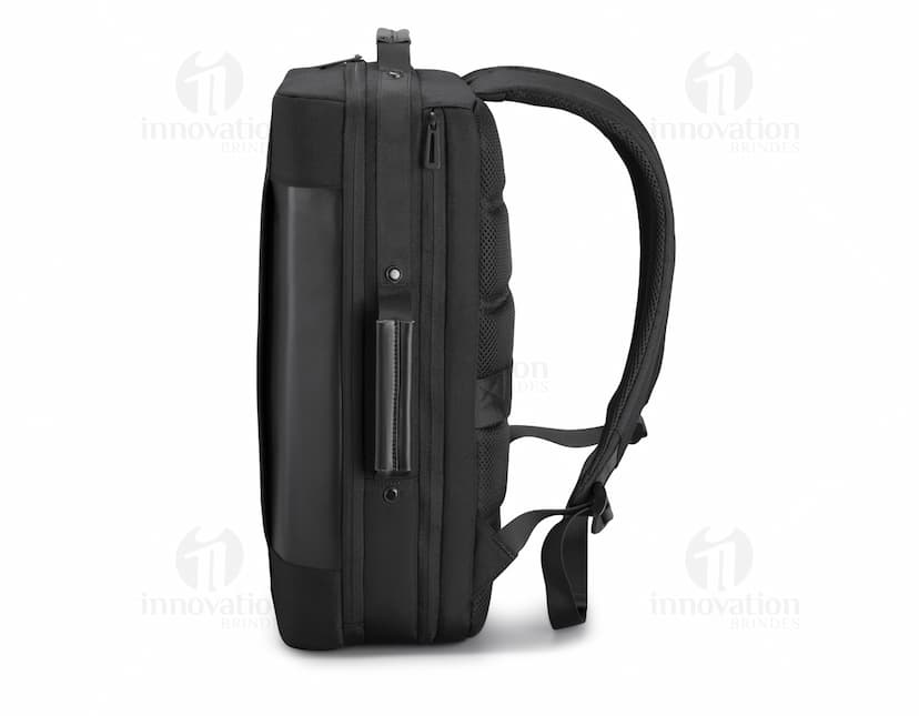 Mochila/Pasta para Notebook Premium em metal prateado, contendo fones de ouvido, microfone, cabo, plug, drive externo e outros acessórios eletrônicos e de tecnologia.