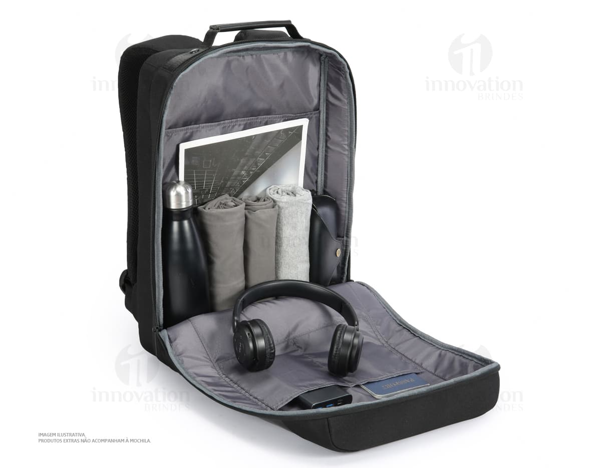 Mochila/Pasta para Notebook Premium em couro preto, com compartimentos para equipamentos e tecnologia. Ideal para viagens de negócios, possui alça de mão e suporte para telefone. Estilo moderno e profissional, adequado para uso no trabalho, viagens ou atividades esportivas.