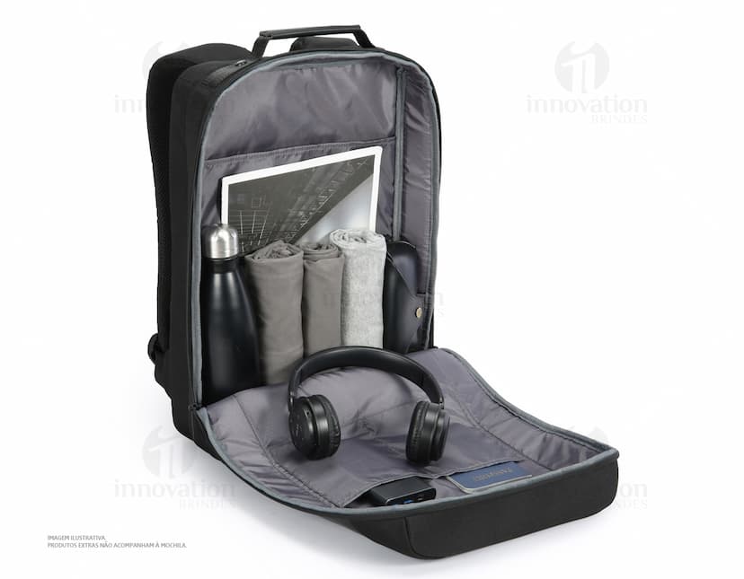 Mochila/Pasta para Notebook Premium em couro preto, com compartimentos para equipamentos e tecnologia. Ideal para viagens de negócios, possui alça de mão e suporte para telefone. Estilo moderno e profissional, adequado para uso no trabalho, viagens ou atividades esportivas.