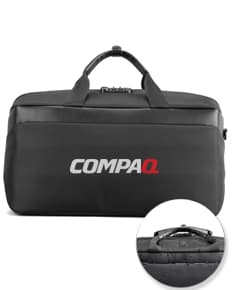 Mala executiva de couro preto com alça, fecho de zíper e compartimentos internos para guardar documentos e equipamentos eletrônicos. Produto moderno e elegante, ideal para viagens de negócios e reuniões corporativas.