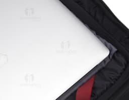Mallette esecutiva in pelle nera con manico, chiusura a zip e scomparti interni per riporre documenti e dispositivi