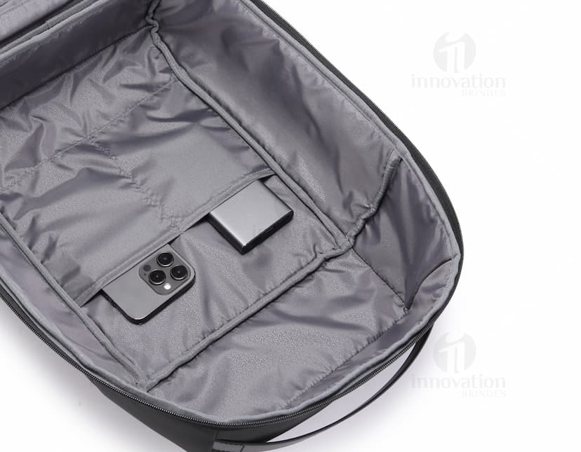 Mochila para Notebook Premium feminina em couro marrom e cor-de-rosa, elegante e moderna, ideal para negócios e lazer.