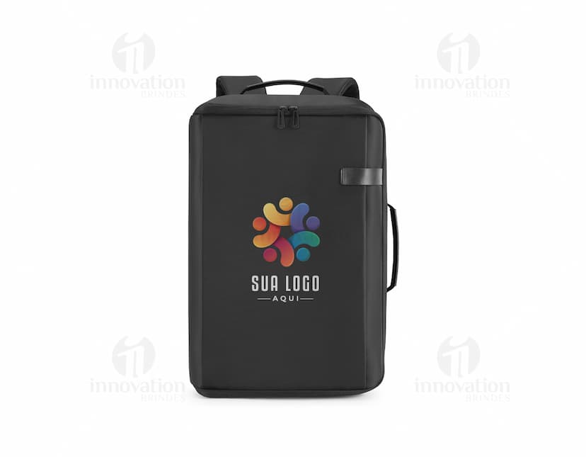 Mochila para Notebook Premium em cor preta, com compartimentos para device, equipamentos eletrônicos, tela, celular e mouse. Material resistente em metal e couro, design moderno e prático para negócios e trabalho.