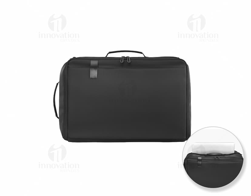 Mochila para Notebook Premium, em tons de preto e prata, feita de couro e metal. Possui compartimentos internos para armazenar laptop, acessórios e documentos. Ideal para viagens e uso profissional, com design moderno e durável.