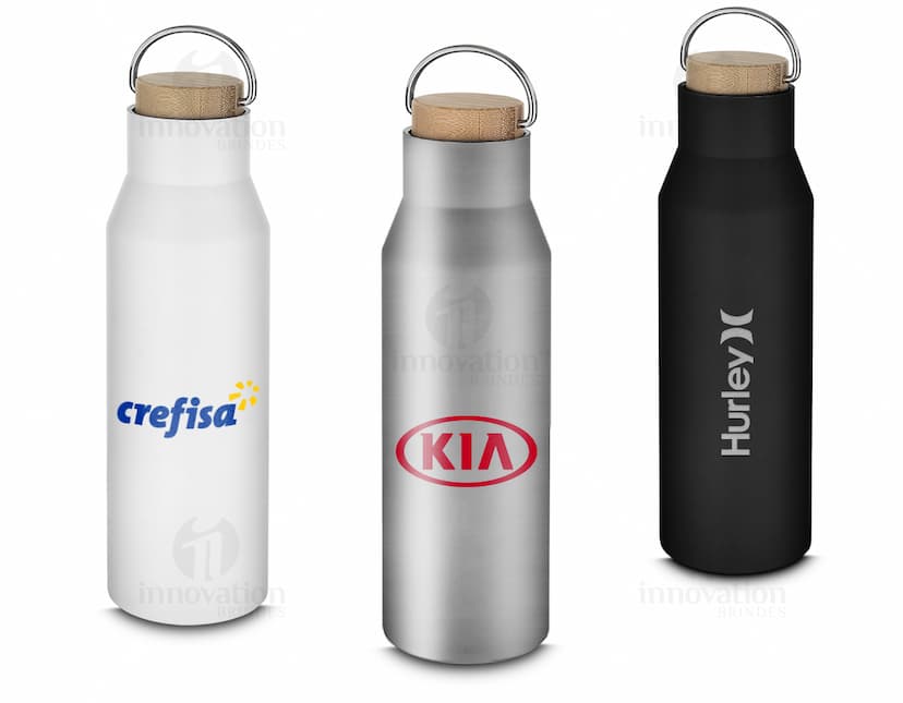 Garrafa térmica de 600ml transparente feita de plástico, com tampa e rótulo. Ideal para manter líquidos quentes ou frios por mais tempo.