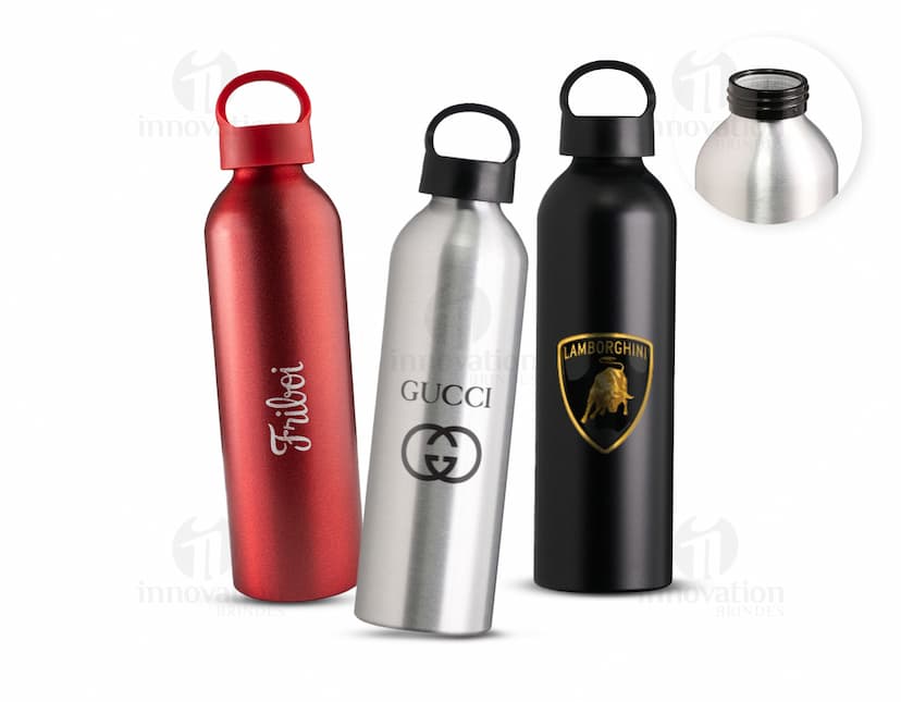 Garrafa de alumínio de 630ml com tampa rosqueável.